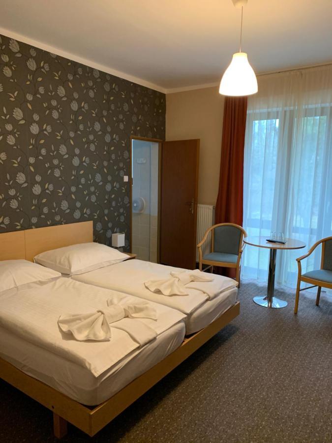Hotel Korona Harkany Exterior photo