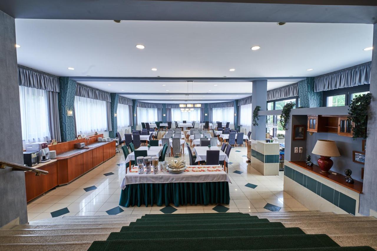 Hotel Korona Harkany Exterior photo